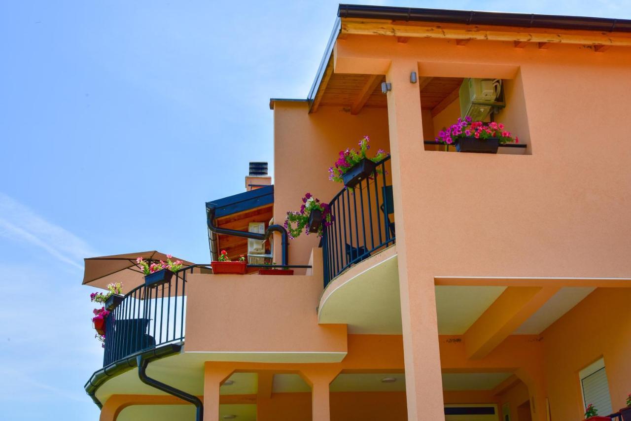 Apartment Lakeview Andela Virpazar