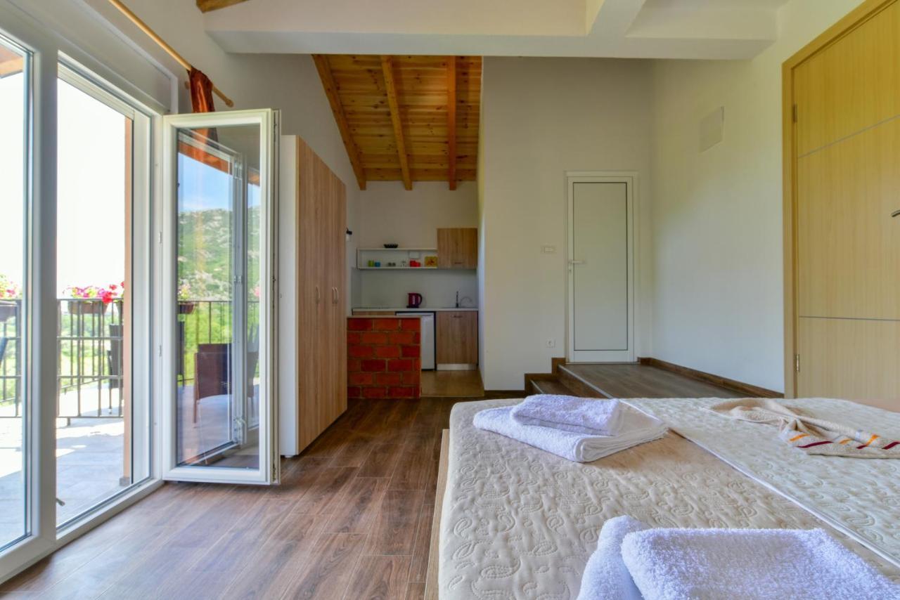 Lakeview Andela Apartment Virpazar