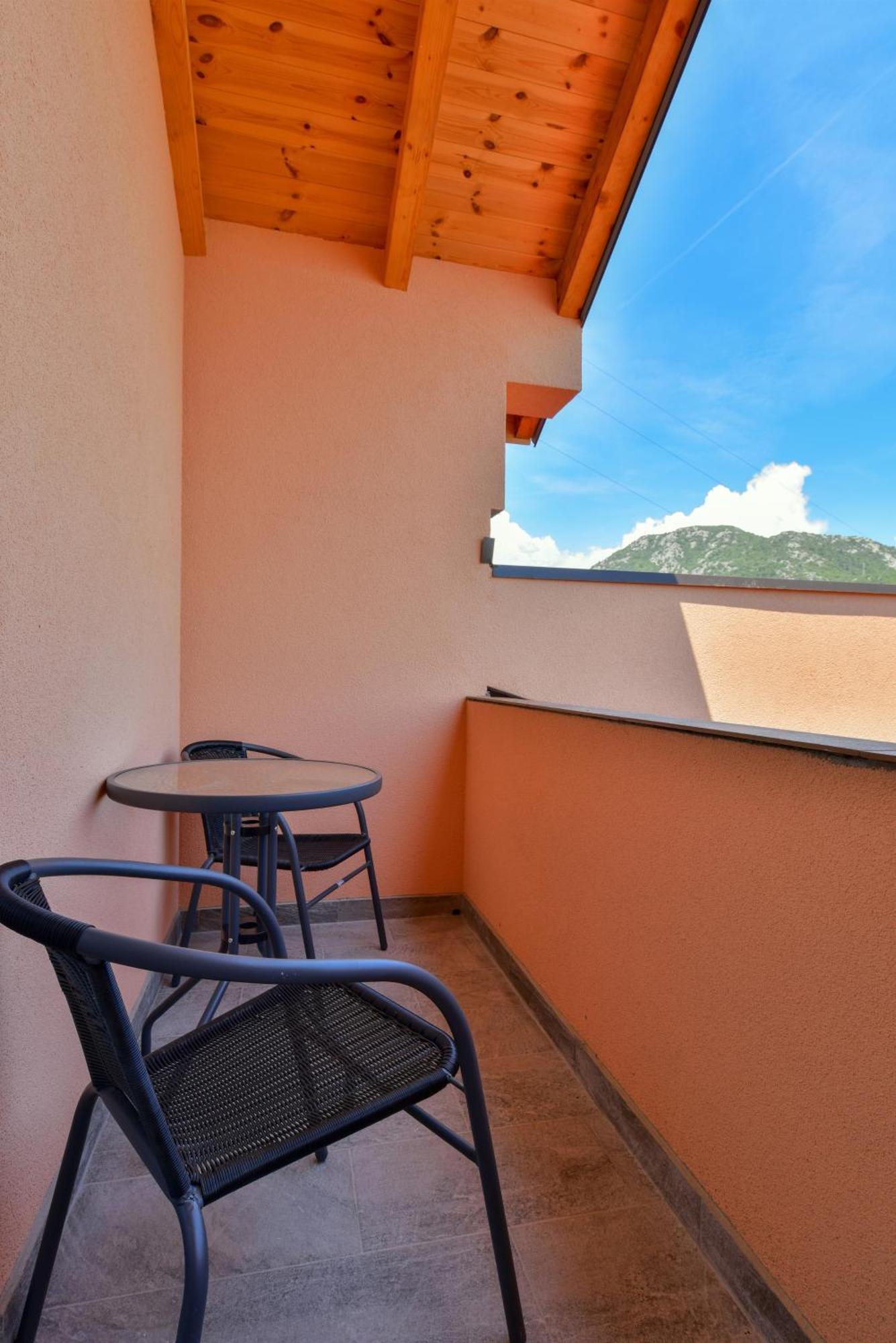 Apartment Lakeview Andela Virpazar